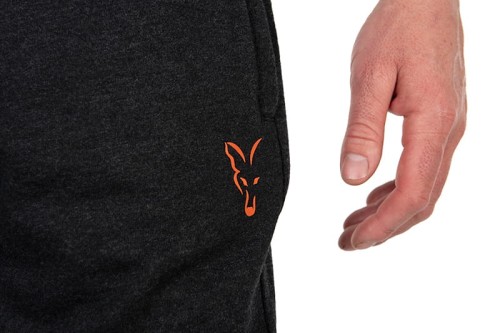 Fox FOX COLLECTION LW JOGGER SHORT BLACK &amp; ORANGEFox Collection LW Jogger short - B/O - L  CCL216 Karpiowe Graty - Zdjęcie 1