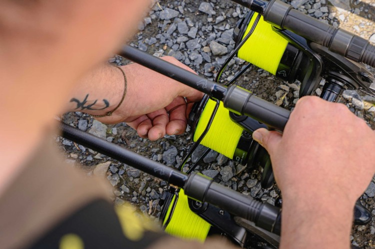 Avid Carp Extremity Hi-Vis XR Mono 0.26mm 10lbs 4.5kg 1000m Extremity Hi-Vis Mono 0.26 10lbs 4.5kgs 5056317744644 A0630021 Karpiowe Graty - Zdjęcie 4