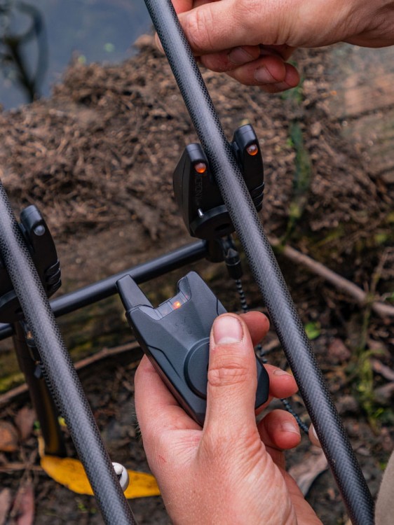 Fox Mini Micron X 3 Rod Set - zestaw 3 sygnalizatorów brań z centralką 5056212140749 Karpiowe Graty - Zdjęcie 1