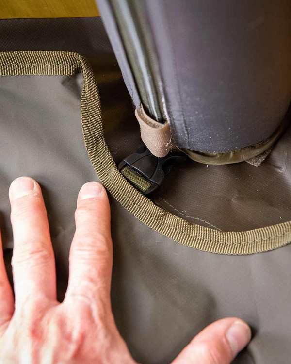 Fox FOX AIR FRAME SOCIAL SHELTER 2.5MAir Frame Social Shelter 2.5 x 2.5m  CUM363 Karpiowe Graty - Zdjęcie 3