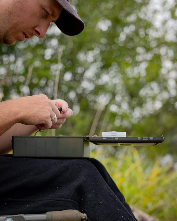 Fox Edges Medium Tackle Box - organizer wękarski  Karpiowe Graty - Zdjęcie 9